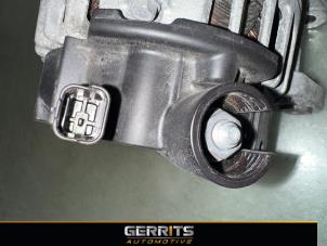 Alternator van een Opel Corsa F (UB/UH/UP) 1.2 12V 75 2021