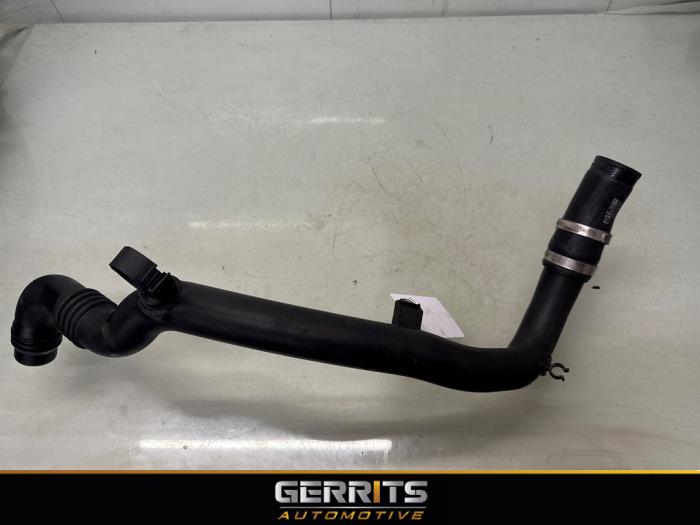 Gebruikte Intercooler Buis Opel Adam 1.0 Ecotec 12V SIDI Turbo Prijs € 69,99 Margeregeling aangeboden door Gerrits Automotive BV