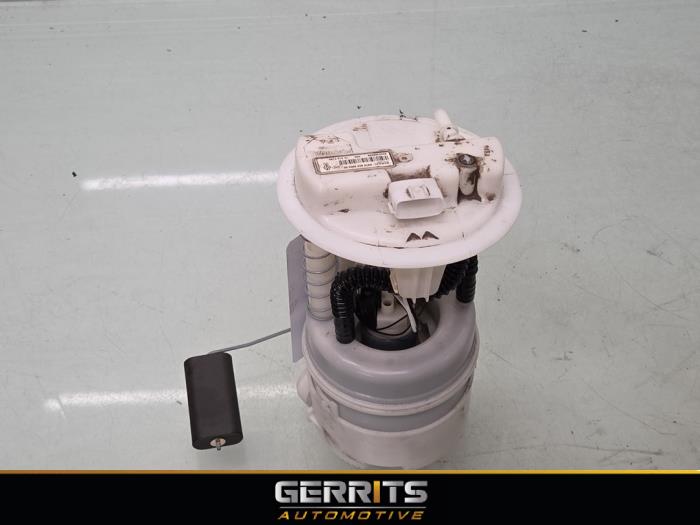 Gebruikte Tank element Pomp Renault Twingo II (CN) 1.2 16V Prijs € 19,99 Margeregeling aangeboden door Gerrits Automotive BV