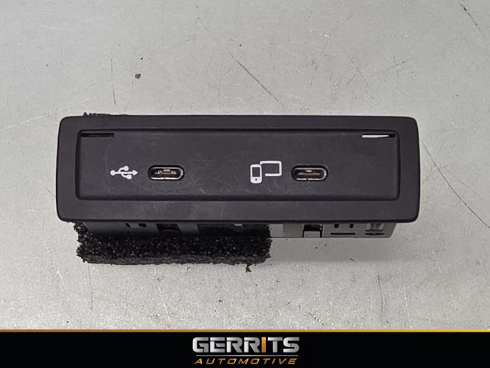 Gebruikte USB module Mercedes V (447.8) 2.0 300d 16V Prijs € 29,99 Margeregeling aangeboden door Gerrits Automotive BV