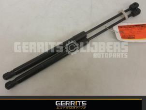 Gebruikte Gasdemperset Achterklep Renault Megane III Berline (BZ) 1.5 dCi 90 Prijs € 21,98 Margeregeling aangeboden door Gerrits Automotive BV