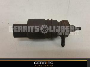 Gebruikte Ruitensproeierpomp voor Mercedes E-Klasse Prijs € 21,98 Margeregeling aangeboden door Gerrits Automotive BV