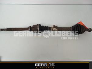 Gebruikte Aandrijfas rechts-voor Citroen C4 Berline (LC) 1.6 HDi 16V 110 Prijs € 34,10 Margeregeling aangeboden door Gerrits Automotive BV