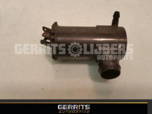 Gebruikte Ruitensproeierpomp achter Daihatsu Sirion/Storia (M1) 1.0 12V Prijs € 21,98 Margeregeling aangeboden door Gerrits Automotive BV