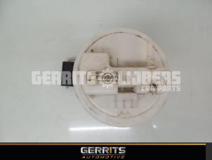 Gebruikte Tank element Pomp Renault Clio III (BR/CR) 1.6 16V Prijs € 28,60 Margeregeling aangeboden door Gerrits Automotive BV