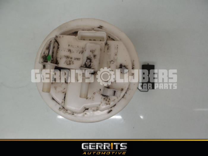 Gebruikte Tank element Pomp Peugeot 206 (2A/C/H/J/S) 1.1 XN,XR Prijs € 21,98 Margeregeling aangeboden door Gerrits Automotive BV