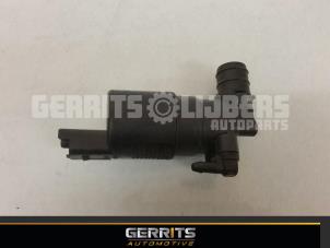 Gebruikte Ruitensproeierpomp achter Toyota Aygo (B10) 1.0 12V VVT-i Prijs € 21,98 Margeregeling aangeboden door Gerrits Automotive BV