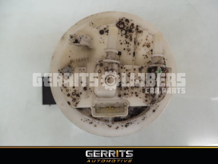 Gebruikte Tank element Pomp Peugeot 206 (2A/C/H/J/S) 1.1 XN,XR Prijs € 21,98 Margeregeling aangeboden door Gerrits Automotive BV