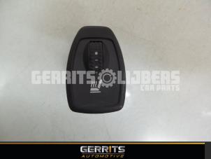 Gebruikte Schakelaar Stoelverwarming Renault Grand Scénic III (JZ) Prijs € 21,98 Margeregeling aangeboden door Gerrits Automotive BV