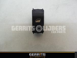 Gebruikte Ruit schakelaar elektrisch Peugeot 3008 I (0U/HU) 1.6 16V THP 155 Prijs € 21,98 Margeregeling aangeboden door Gerrits Automotive BV