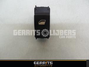 Gebruikte Ruit schakelaar elektrisch Peugeot 3008 I (0U/HU) 1.6 16V THP 155 Prijs € 21,98 Margeregeling aangeboden door Gerrits Automotive BV
