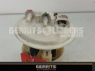Gebruikte Tank element Pomp Renault Clio II (BB/CB) 1.2 Prijs € 28,60 Margeregeling aangeboden door Gerrits Automotive BV
