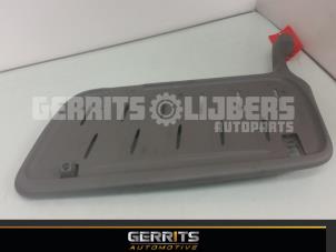 Gebruikte Opbergvak hemel Volkswagen Crafter 2.5 TDI 30/32/35/46/50 Prijs € 21,98 Margeregeling aangeboden door Gerrits Automotive BV