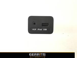 Gebruikte AUX/USB aansluiting Kia Sportage (SL) 1.7 CRDi 16V 4x2 Prijs € 27,48 Margeregeling aangeboden door Gerrits Automotive