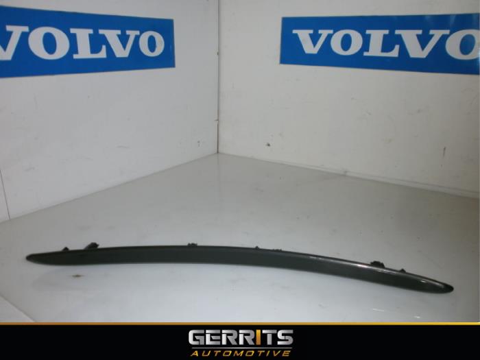Gebruikte Dashboard deel Volvo V70 (SW) 2.4 D5 20V Prijs € 21,98 Margeregeling aangeboden door Gerrits Automotive BV