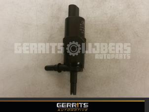 Gebruikte Pomp koplampsproeier Audi A4 Avant (B8) 2.0 TDI 143 16V Prijs € 21,98 Margeregeling aangeboden door Gerrits Automotive BV