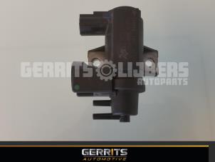 Gebruikte Vacuum ventiel Toyota Corolla Verso (R10/11) 2.2 D-4D 16V Prijs € 19,99 Margeregeling aangeboden door Gerrits Automotive BV