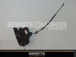 Gebruikte Deurslot Mechaniek 4Deurs links-voor Volkswagen Touran (1T3) 1.6 TDI 16V Prijs € 36,30 Margeregeling aangeboden door Gerrits Automotive BV