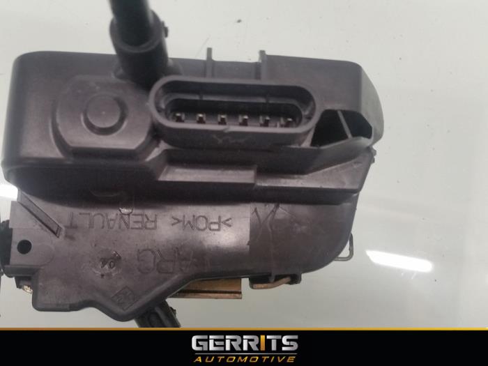 Deurslot Mechaniek 4Deurs links-achter van een Renault Grand Scénic II (JM)  2004