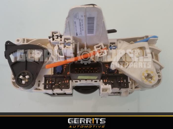 Kachel Bedieningspaneel van een Nissan Note (E11) 1.5 dCi 68 2007