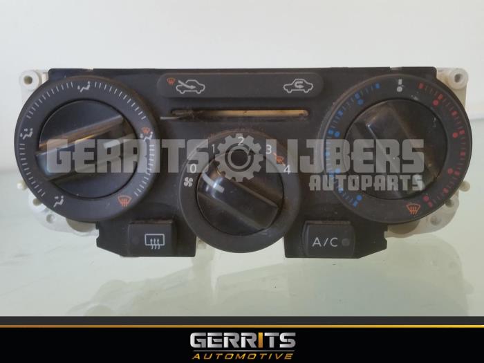 Kachel Bedieningspaneel van een Nissan Note (E11) 1.5 dCi 68 2007