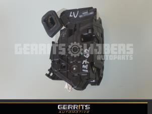 Gebruikte Deurslot Mechaniek 4Deurs links-voor Volkswagen Polo V (6R) 1.6 TDI 16V 90 Prijs € 20,00 Margeregeling aangeboden door Gerrits Automotive BV