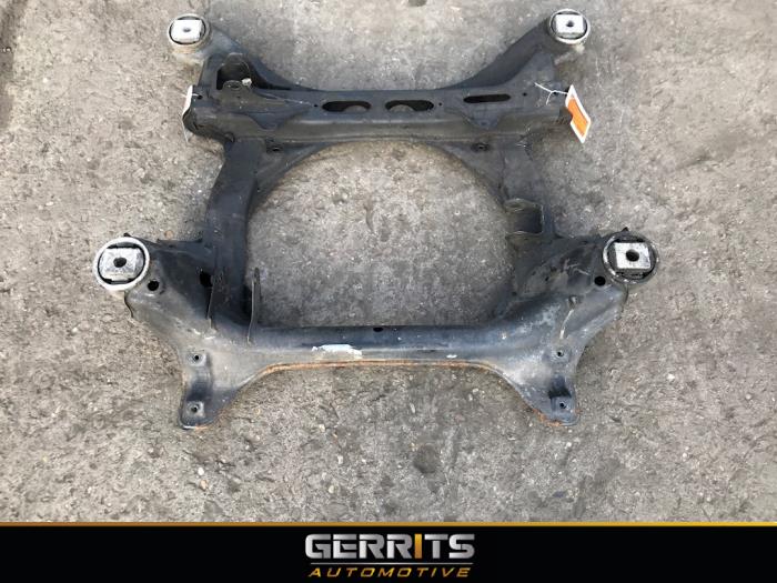 Subframe van een Volkswagen Touareg (7LA/7L6) 3.0 TDI V6 24V 2005