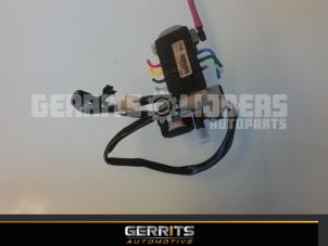 Gebruikte Luchthoeveelheidsmeter Mercedes E (W212) E-63 AMG V8 32V Prijs € 21,98 Margeregeling aangeboden door Gerrits Automotive BV