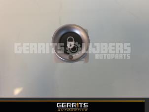 Gebruikte Centrale deurvergrendeling Schakelaar Peugeot 807 2.2 HDiF 16V Prijs € 21,98 Margeregeling aangeboden door Gerrits Automotive