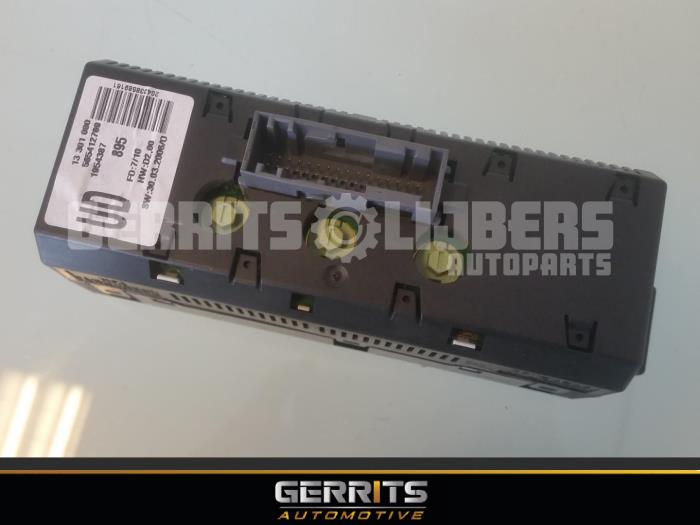 Display Interieur van een Opel Corsa D 1.4 16V Twinport 2010