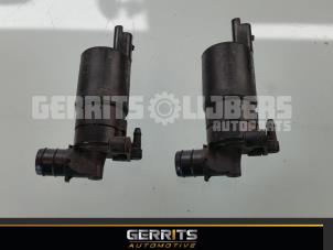 Gebruikte Ruitensproeierpomp voor Toyota Aygo (B10) 1.0 12V VVT-i Prijs € 21,98 Margeregeling aangeboden door Gerrits Automotive BV