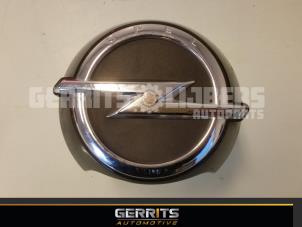 Gebruikte Handgreep Achterklep Opel Karl 1.0 12V Prijs € 28,60 Margeregeling aangeboden door Gerrits Automotive BV