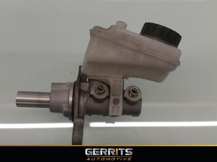 Hoofdremcilinder van een Peugeot 107 1.0 12V 2012