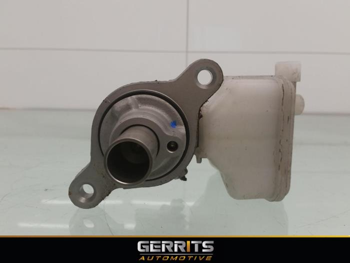 Hoofdremcilinder van een Peugeot 107 1.0 12V 2012