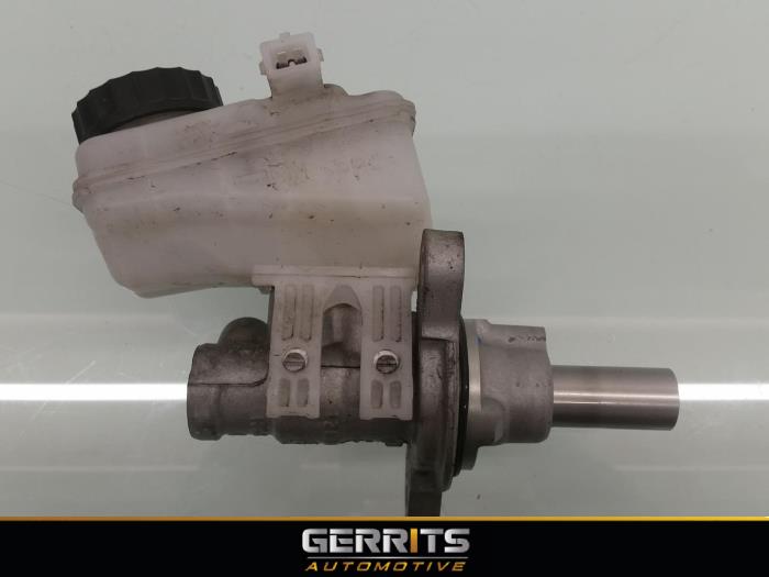 Hoofdremcilinder van een Peugeot 107 1.0 12V 2012