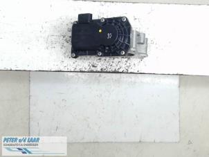 Gebruikte Gasklephuis Renault Captur (2R) 1.2 TCE 16V EDC Prijs € 50,00 Margeregeling aangeboden door Autodemontage van de Laar