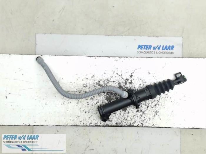 Gebruikte Koppeling Hoofd Cilinder Renault Clio IV (5R) 1.2 TCE 16V GT EDC Prijs € 40,00 Margeregeling aangeboden door Autodemontage van de Laar