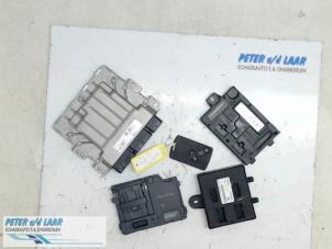 Gebruikte Computer Motormanagement Renault Clio IV (5R) 1.2 TCE 16V GT EDC Prijs € 300,00 Margeregeling aangeboden door Autodemontage van de Laar