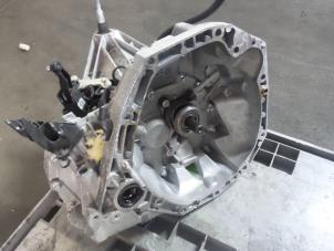 Gebruikte Versnellingsbak Renault Clio III (BR/CR) 1.5 dCi 75 FAP Prijs € 850,00 Margeregeling aangeboden door Autodemontage van de Laar