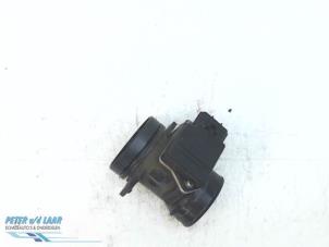 Gebruikte Luchtmassameter Ford Focus 1 1.6 16V Prijs € 40,00 Margeregeling aangeboden door Autodemontage van de Laar