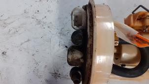 Gebruikte Benzinepomp Renault Twingo (C06) 1.2 SPi Phase I Prijs € 35,00 Margeregeling aangeboden door Autodemontage van de Laar