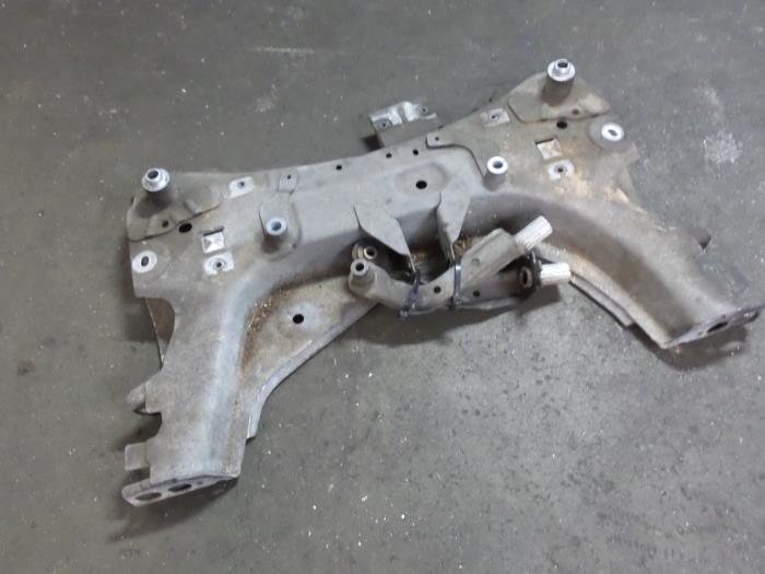 Gebruikte Subframe Renault Captur I (2R) 1.5 Energy dCi 90 FAP Prijs € 160,00 Margeregeling aangeboden door Autodemontage van de Laar
