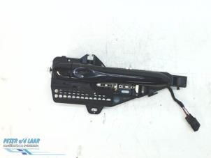 Gebruikte Deurgreep 4Deurs rechts-voor Renault Captur (2R) 1.5 Energy dCi 90 FAP Prijs € 50,00 Margeregeling aangeboden door Autodemontage van de Laar