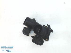 Gebruikte Gasklephuis Peugeot 407 SW (6E) 2.0 HDiF 16V Prijs € 70,00 Margeregeling aangeboden door Autodemontage van de Laar