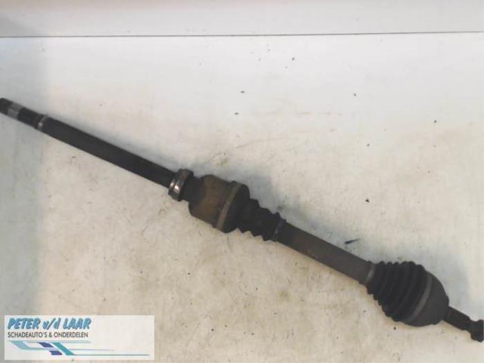 Gebruikte Aandrijfas rechts-voor Peugeot 407 SW (6E) 2.0 HDiF 16V Prijs € 50,00 Margeregeling aangeboden door Autodemontage van de Laar