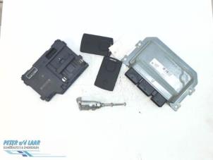Gebruikte Computer Motormanagement Renault Clio IV (5R) 1.2 16V Prijs € 200,00 Margeregeling aangeboden door Autodemontage van de Laar