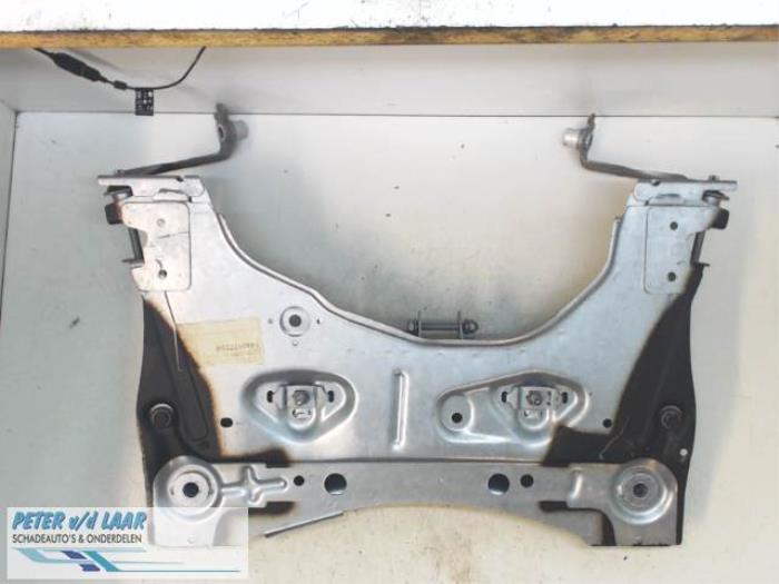 Gebruikte Subframe Renault Clio IV (5R) 1.2 16V Prijs € 100,00 Margeregeling aangeboden door Autodemontage van de Laar