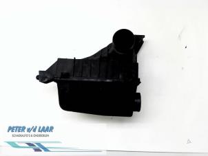 Gebruikte Luchtfilterhuis Mercedes Sprinter 3t (903) 313 CDI 16V Prijs € 40,00 Margeregeling aangeboden door Autodemontage van de Laar