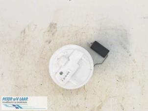 Gebruikte Benzinepomp Renault Clio IV (5R) 0.9 Energy TCE 90 12V Prijs € 100,00 Margeregeling aangeboden door Autodemontage van de Laar