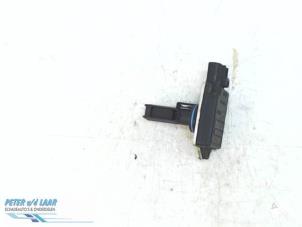 Gebruikte Luchtmassameter Ford Mondeo III 2.5 V6 24V Prijs € 70,00 Margeregeling aangeboden door Autodemontage van de Laar